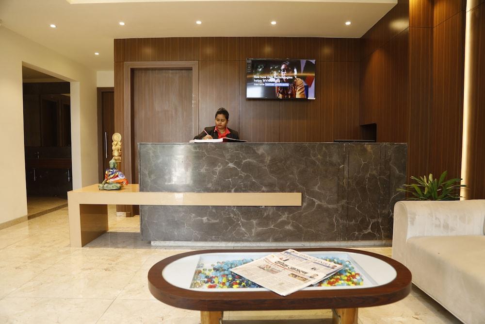 HOTEL THE ROYAL VISTA