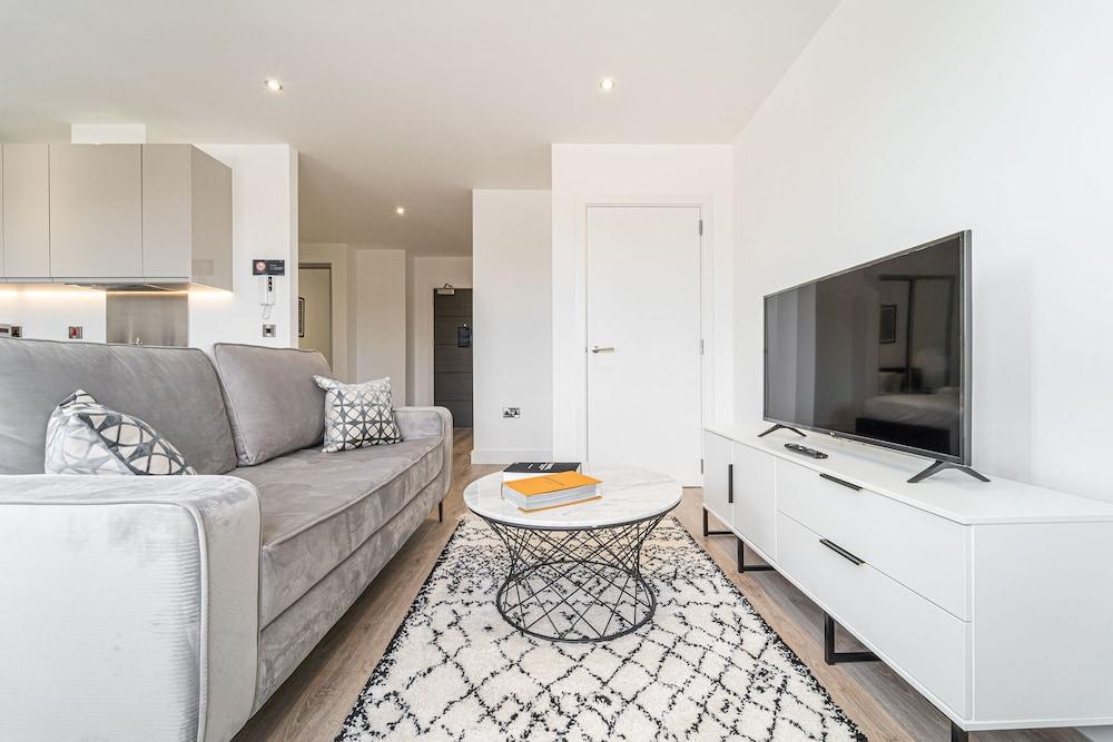 Seven Living Solihull - Broadoaks Studio