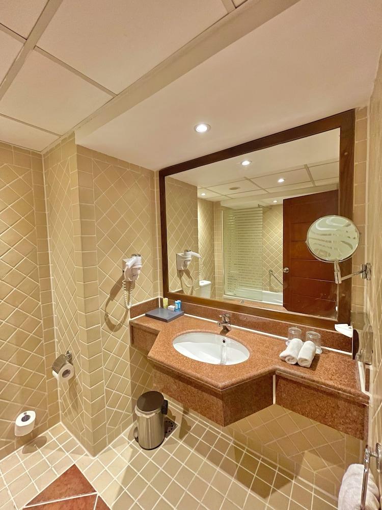 Ivy Cyrene Island Aqua Park Resort