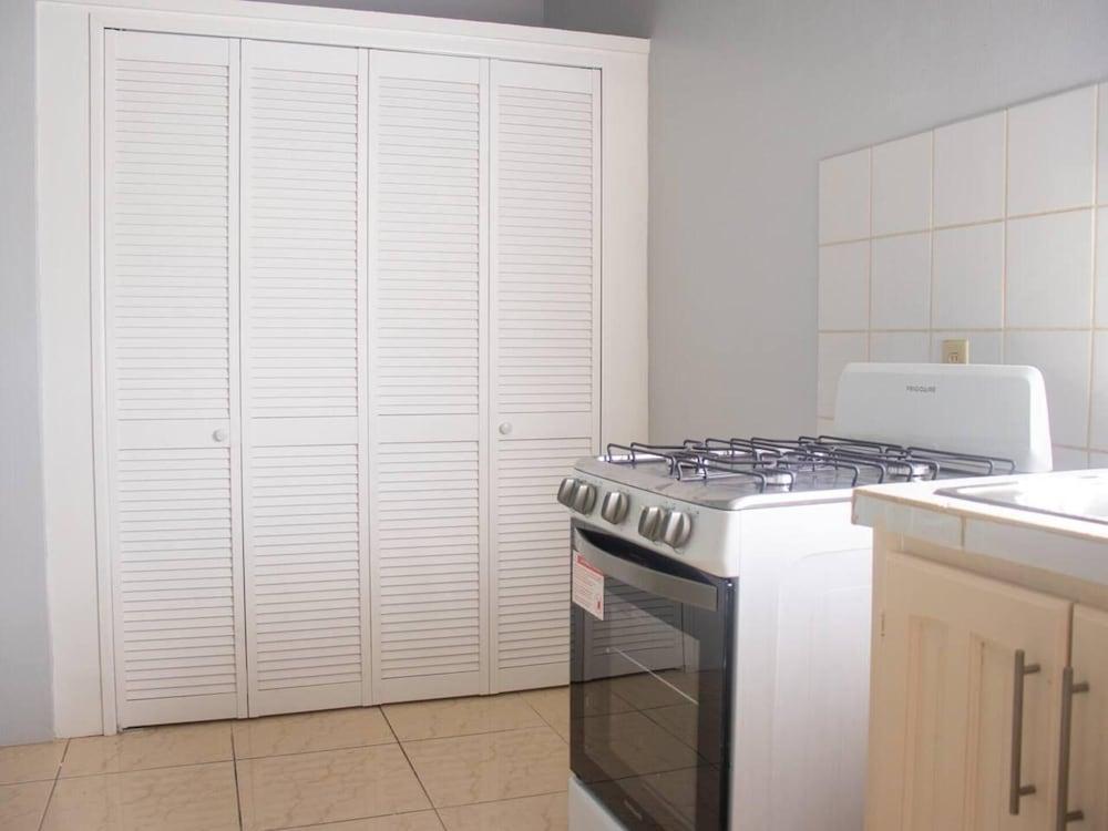 Apt 2 Stylish 2 bed Cosy and Comfortable