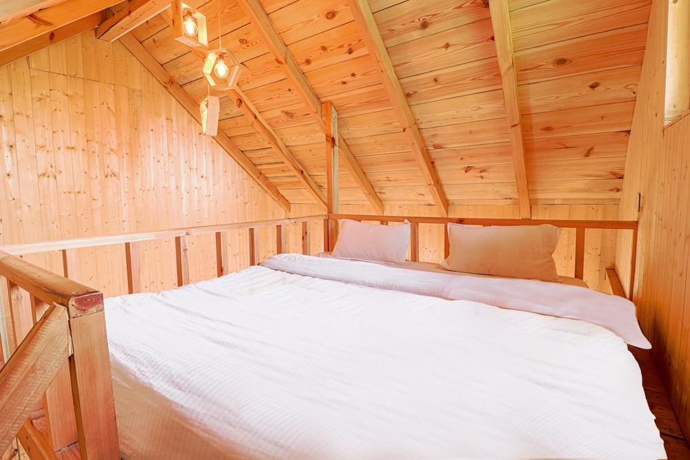 Oak N Pine by Dumnu Homes