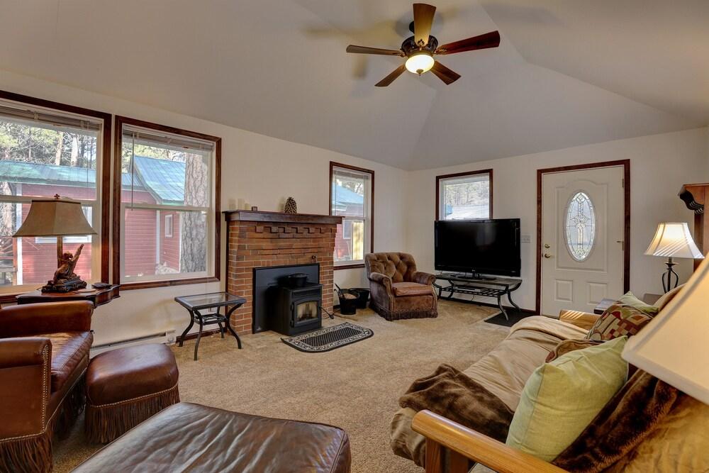 Serene Creek Side Cottage Retreat