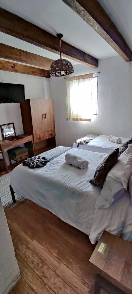 Suites del Barrio Hotel
