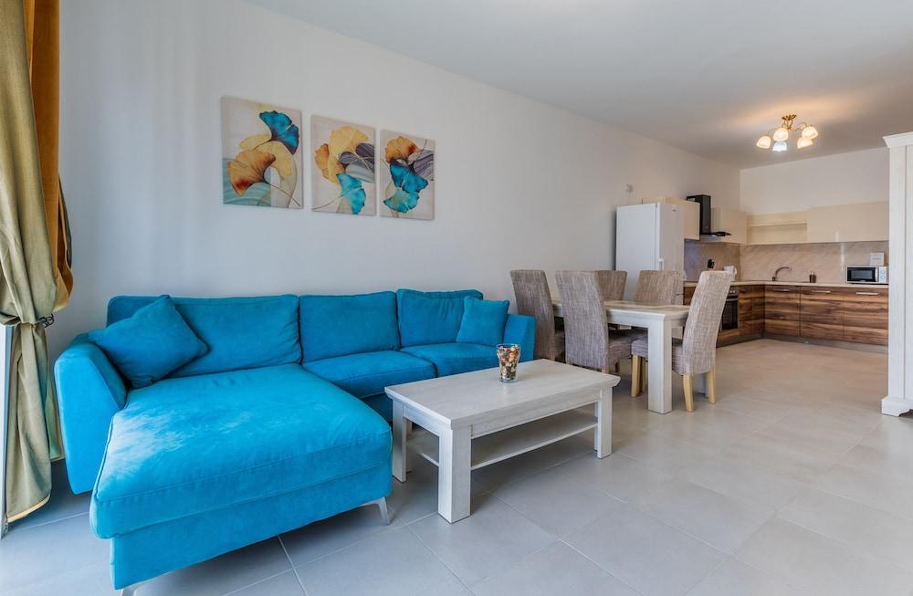 Charming and Chic - Kaylan Seaside Apartment 3