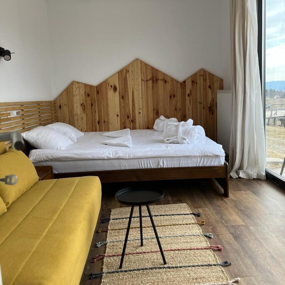 Ursa Mica Glamping Resort