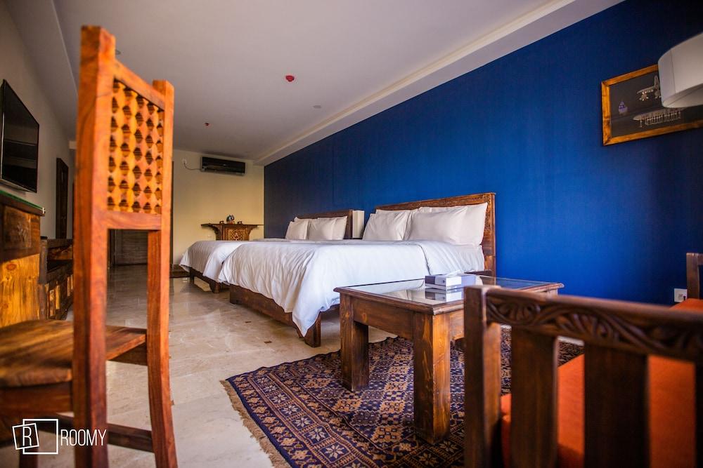 Roomy Signature Hotel