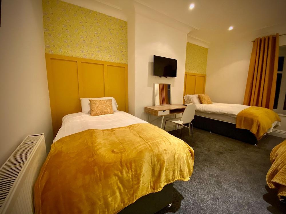 Captivating 4-bed Hot Tub House in Blackpool