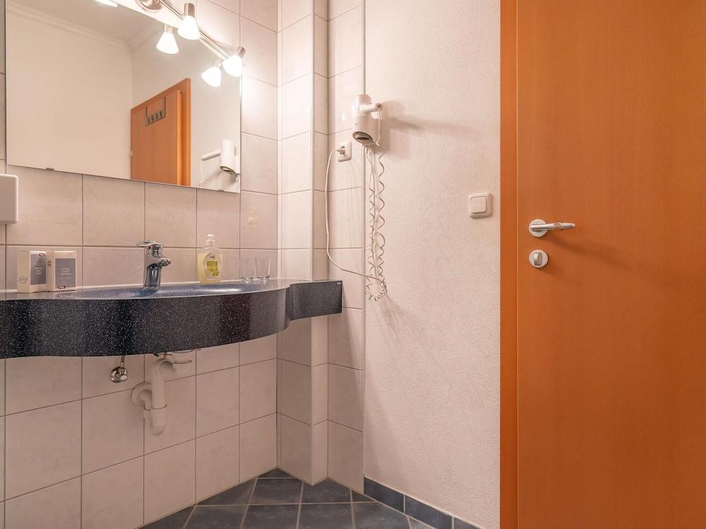 Quiet Apartment With ski Storage