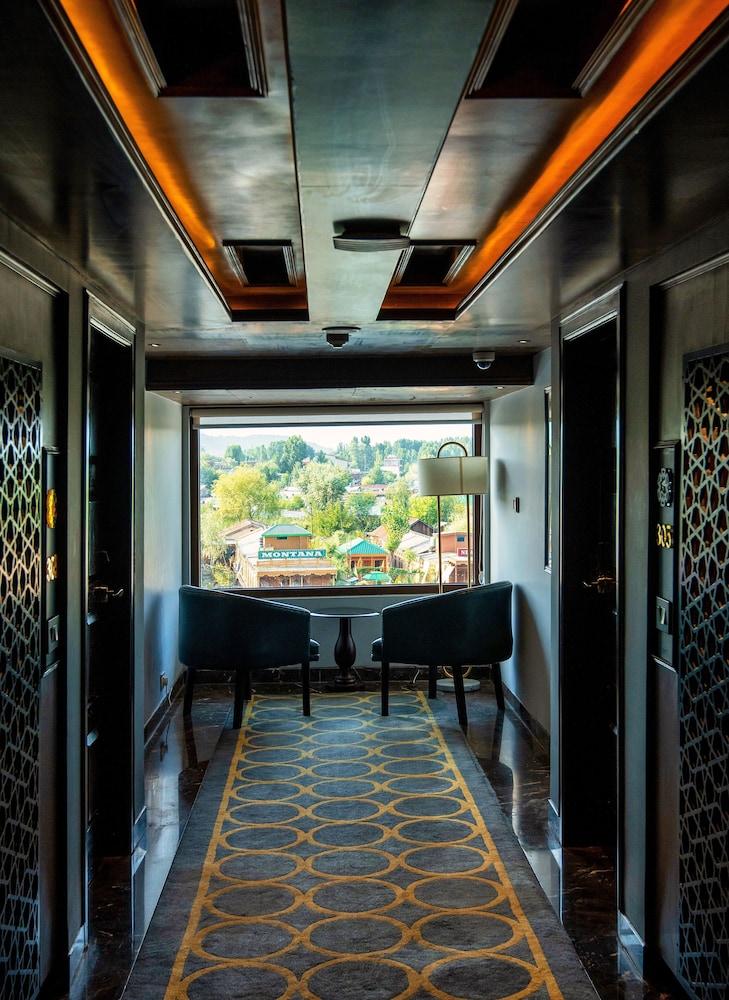 The Vintage Srinagar At Dal Lake