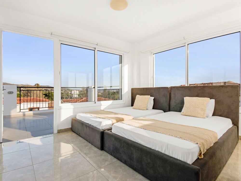 Sanders White Mountains - Cozy Villa With Pool