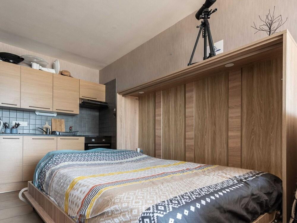 Studio in Ostend With Stunning Sea Views