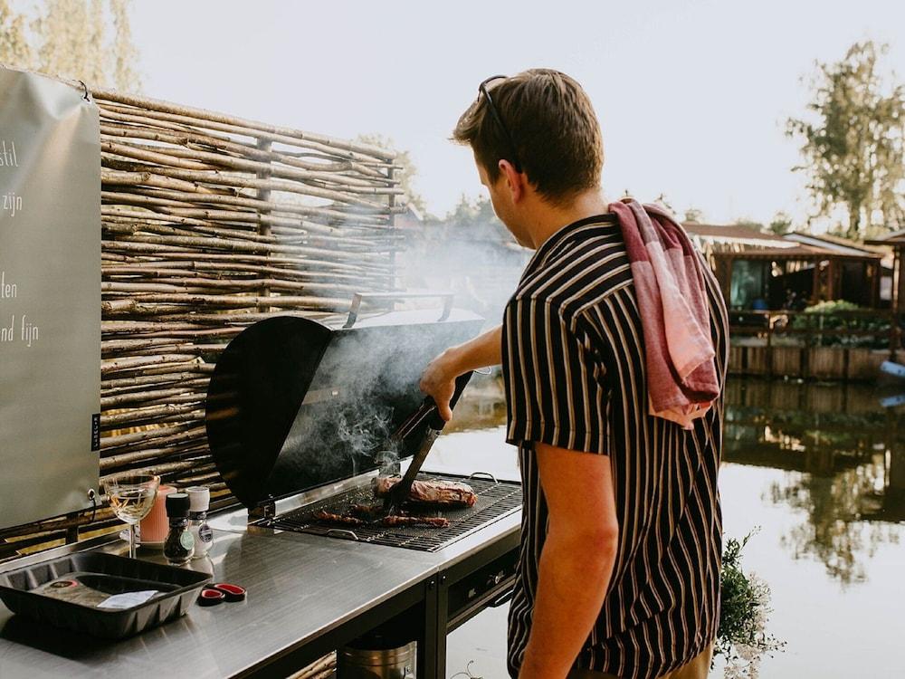 Geel Chalet in Netevallei
