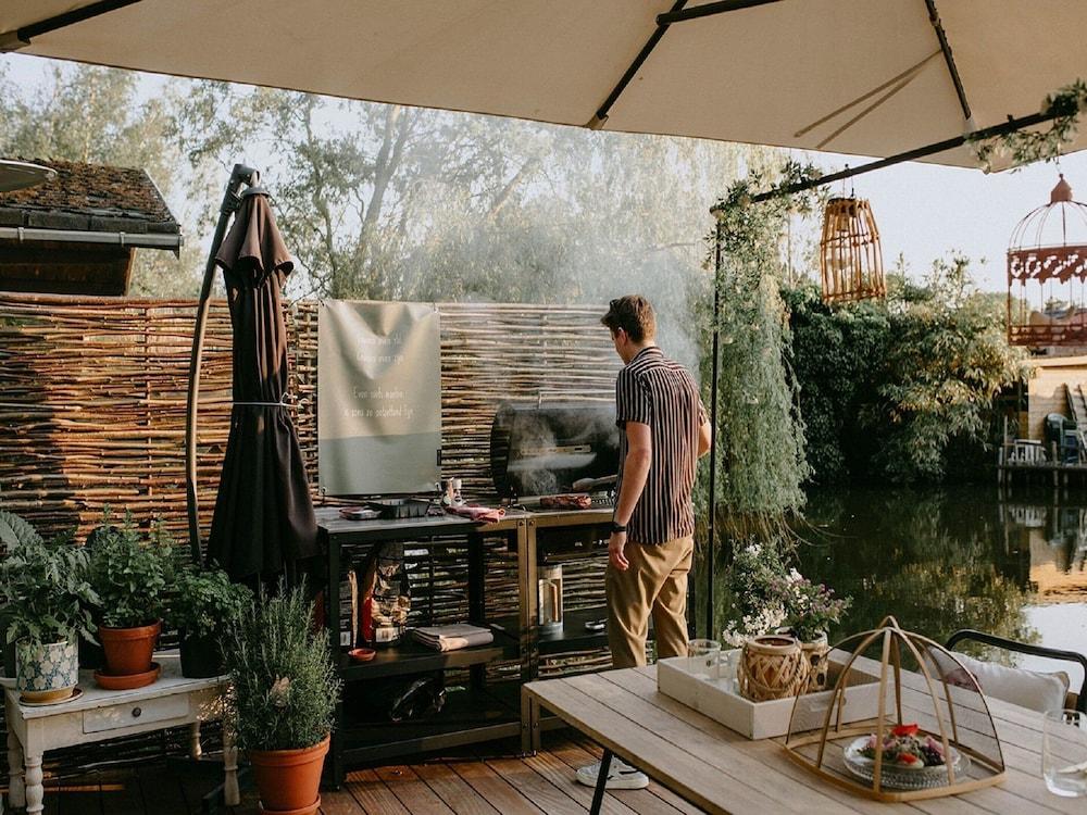 Geel Chalet in Netevallei