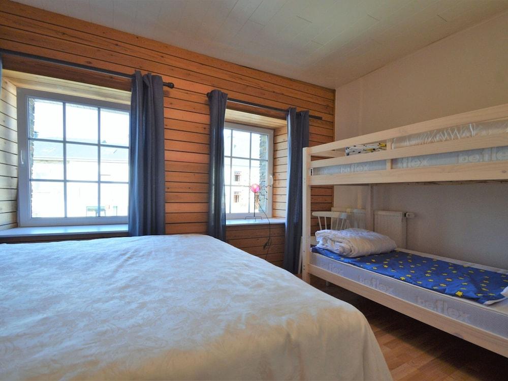 Rochehaut Hideaway With Tub