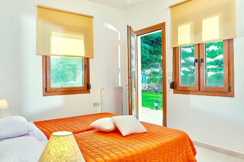 Villa Karteros with private pool