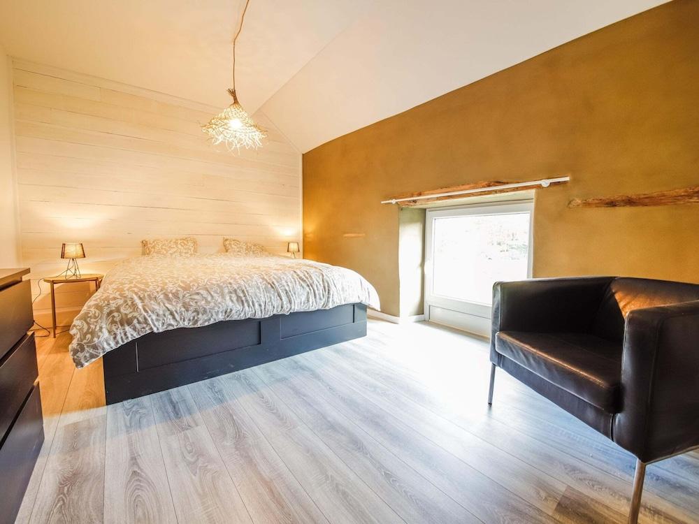 Quietly Located Farmhouse L'echappee Belle