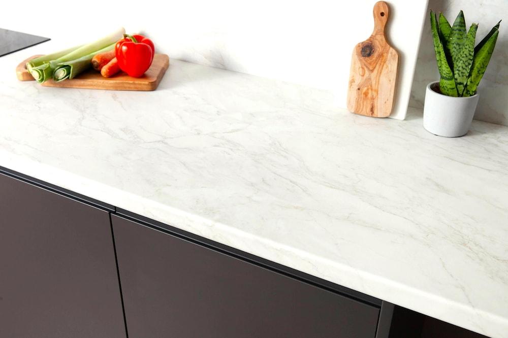 Stylish Apartment With Balcony