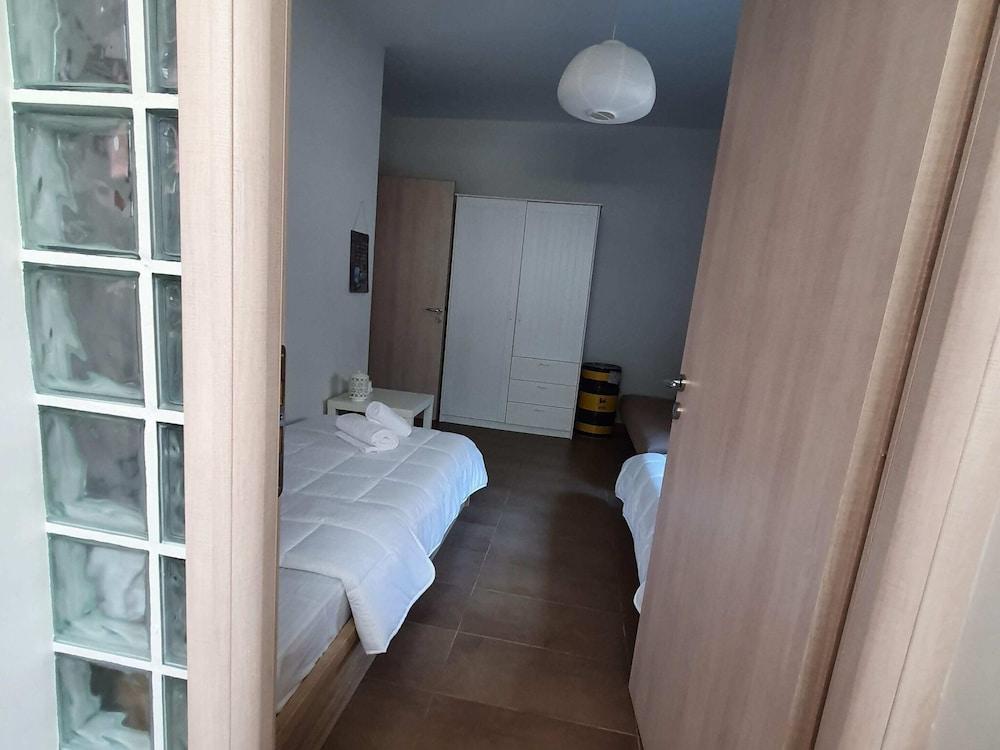 Apartment in Loutra Elenis With Garden