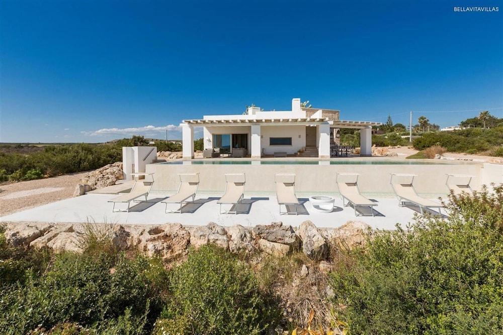 246 Villa Extralusso con Piscina a Manduria