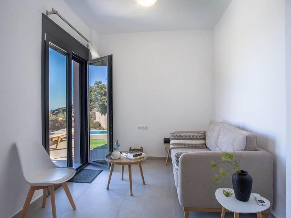 Mesmerising Villa in Plaka Elounda With Pool