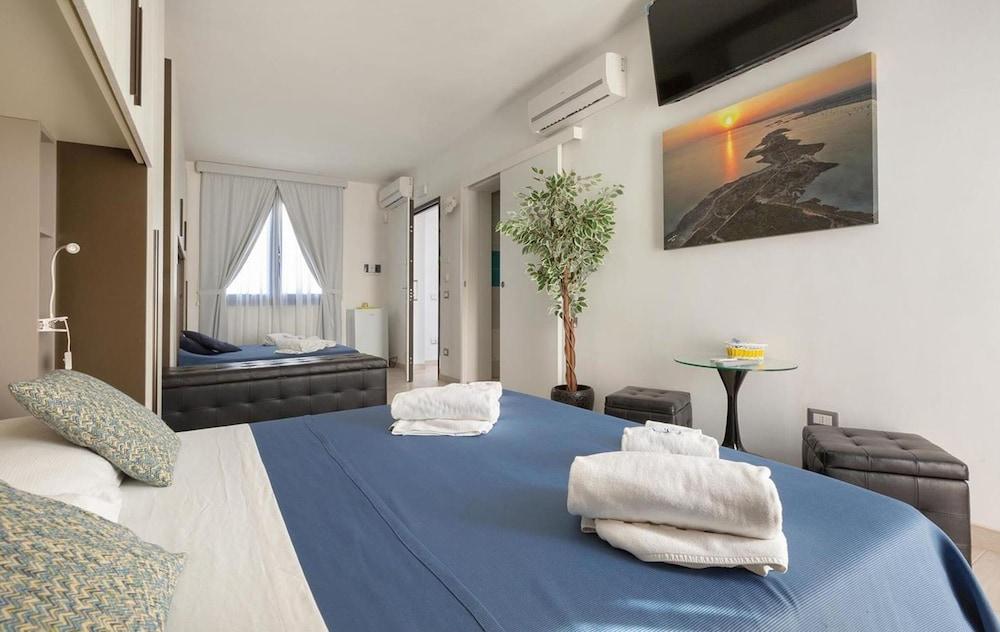 1282 B B Dreams and Delights - Double View Quadrupla