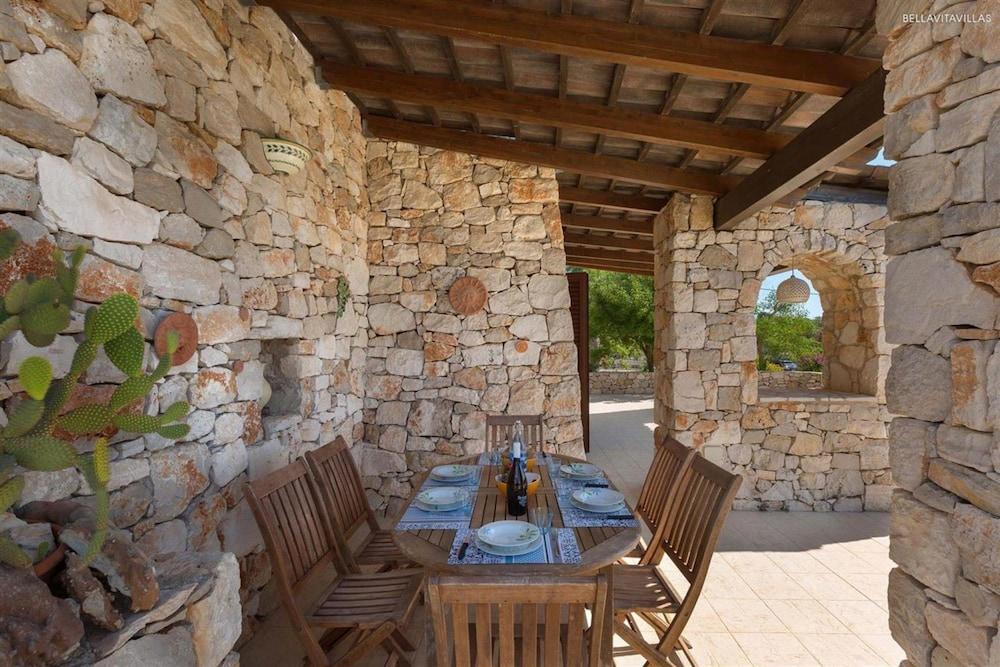 1679 Villa Mila in Torre Vado