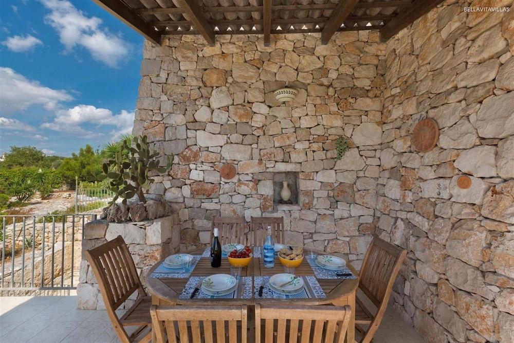 1679 Villa Mila in Torre Vado