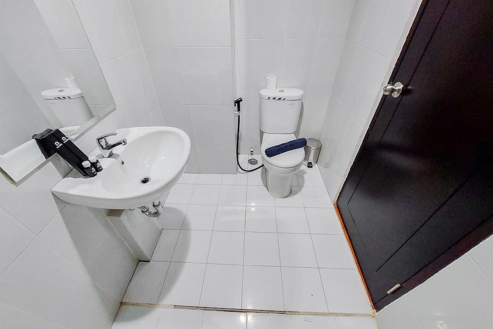 Comfortable And Simply Studio Room Casa De Parco Apartment