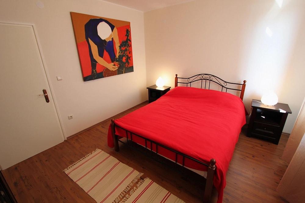 Apartment in Fazana With Garden & Terrace