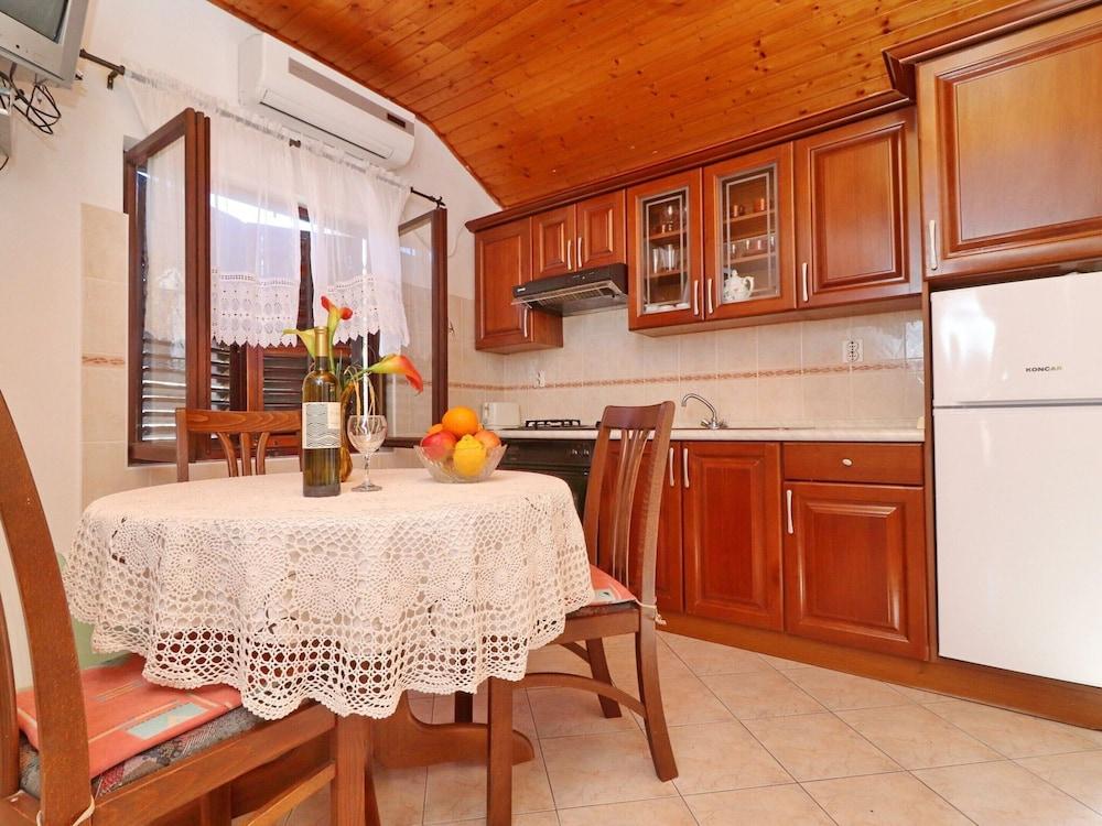 Apartments Peselj-studio Apartment With Balcony and Sea View