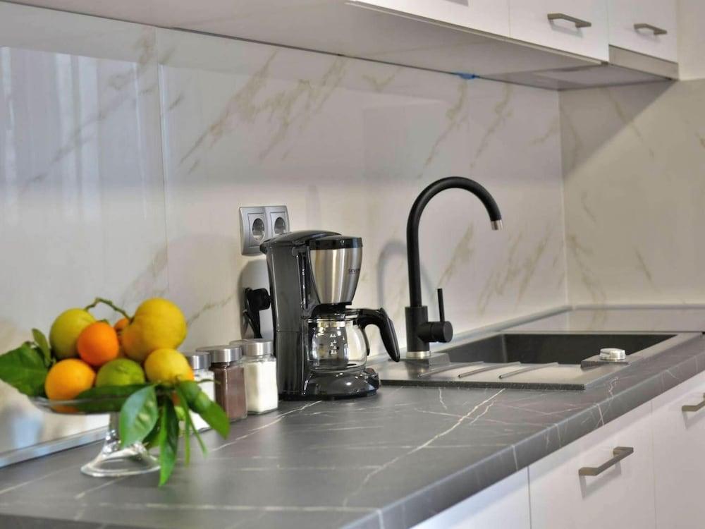 Fancy Apartments Dream - Modern One Bedroom Apartment With Balcony and Sea View