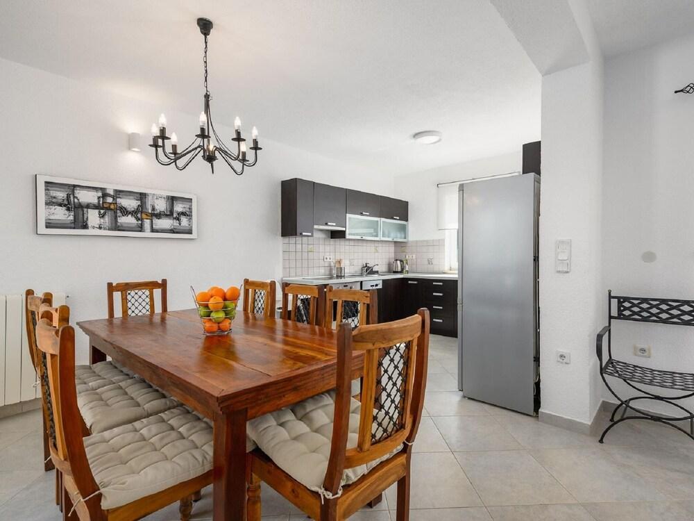 Charming Holiday Home With Pool and sea View