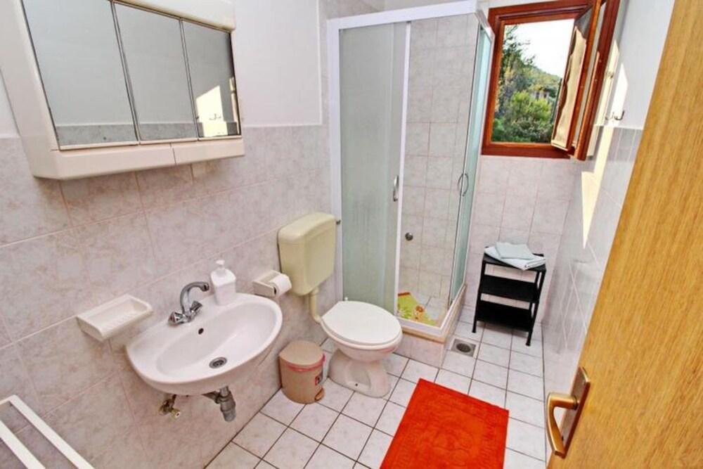 Apartments Bacic - Two Bedroom Apartment With Terrace and Sea View