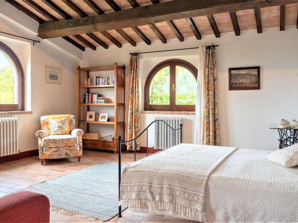 Villa in Umbria With Private Pool and Valley Views