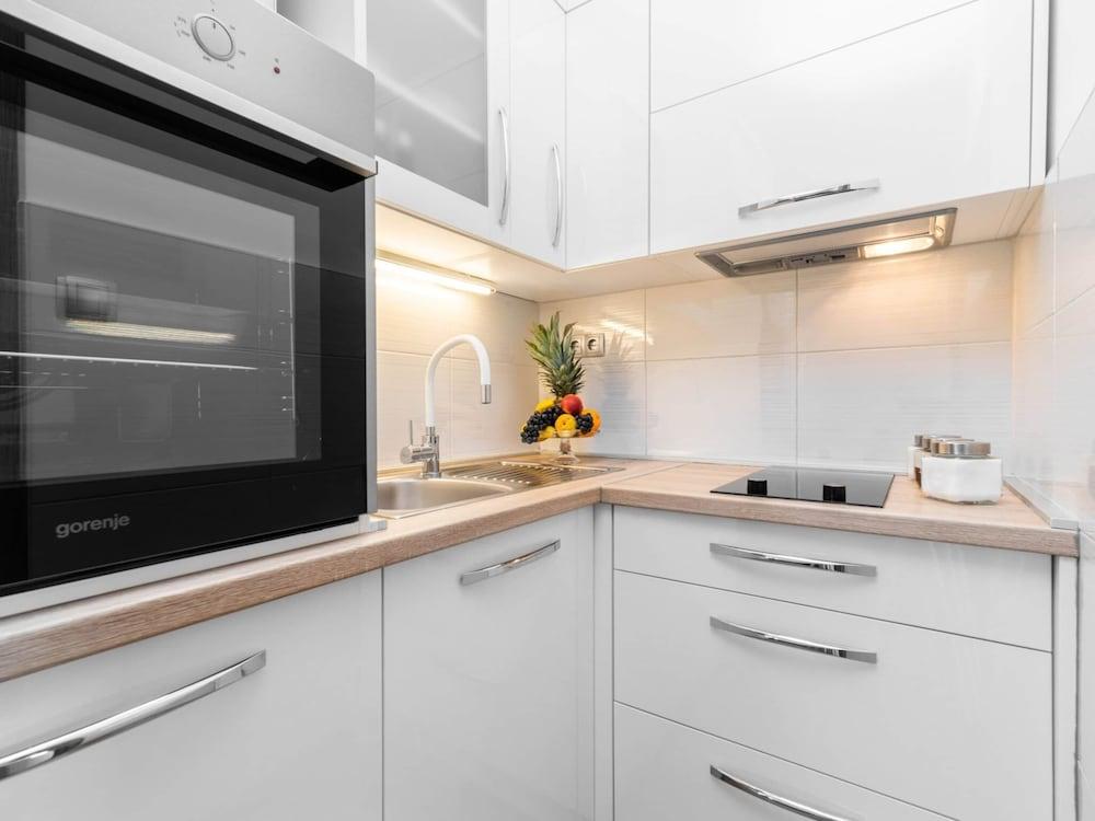 Fancy Apartments Dream - Comfort One Bedroom Apartment With Balcony and Sea View