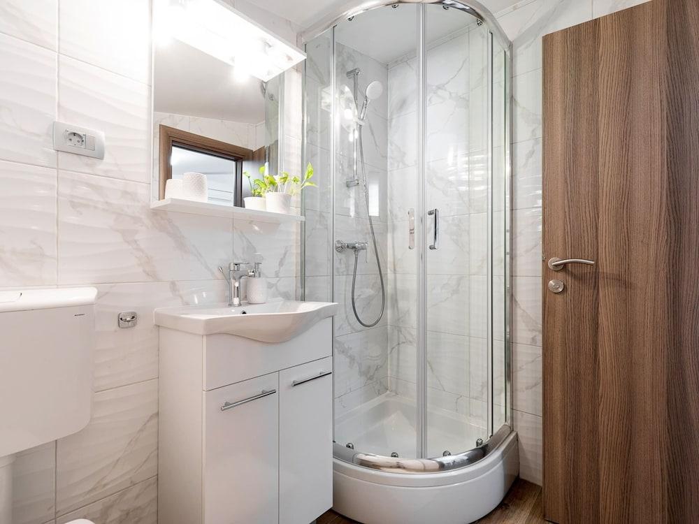 Fancy Apartments Dream - Comfort One Bedroom Apartment With Balcony and Sea View