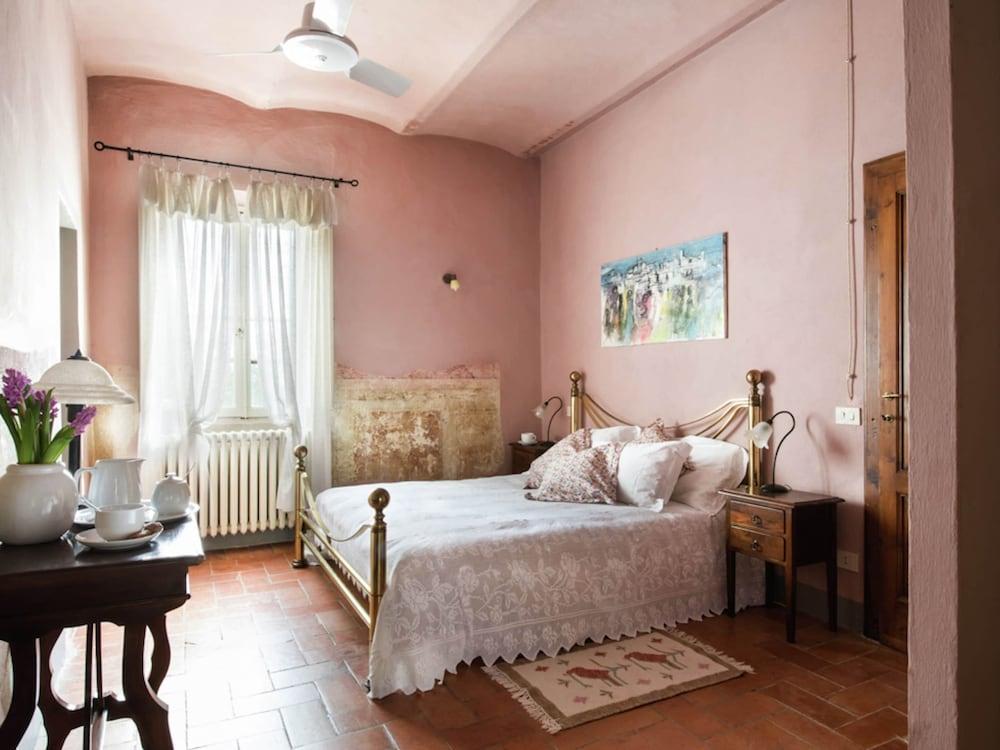 Villa With Swimming Pool in Marciano