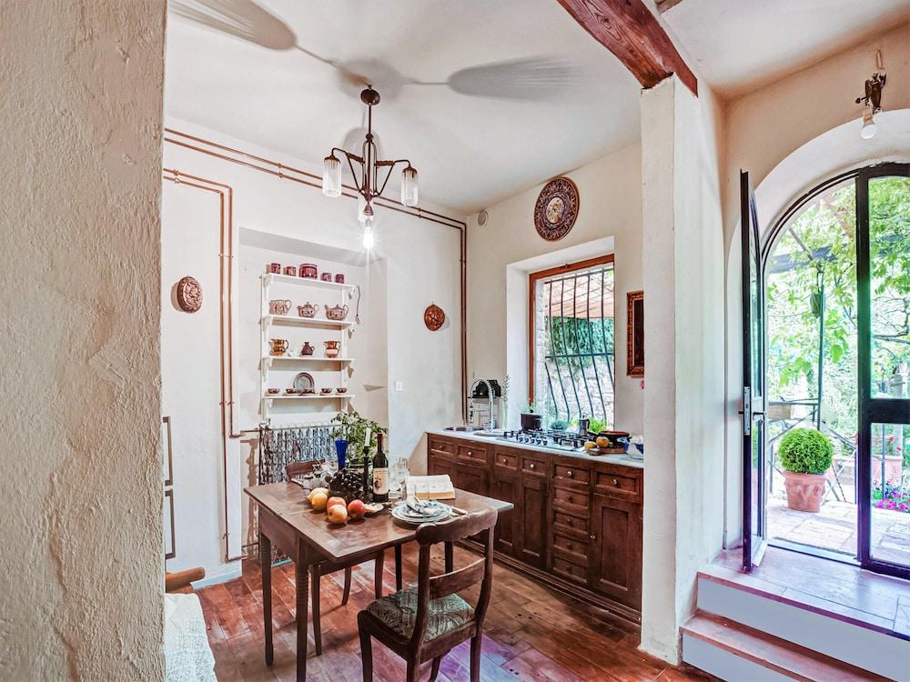 Stone House Villa With Spa in Cortona