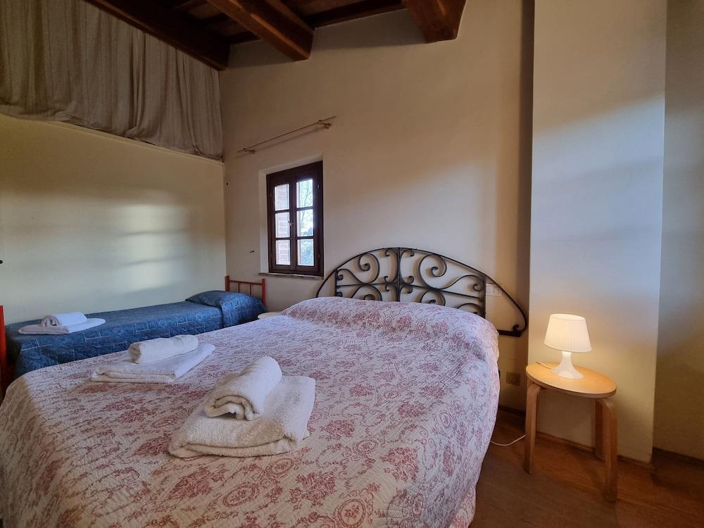 Farmhouse in Tuscany With Pool & Near Montecastello