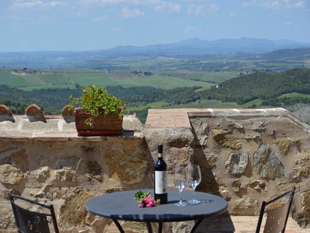 Tuscan Scenic View Stay