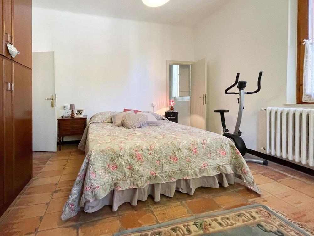 Pleasant Holiday Home With Whirlpool