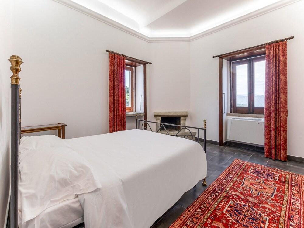 Lavish Sicilian Villa With Pool