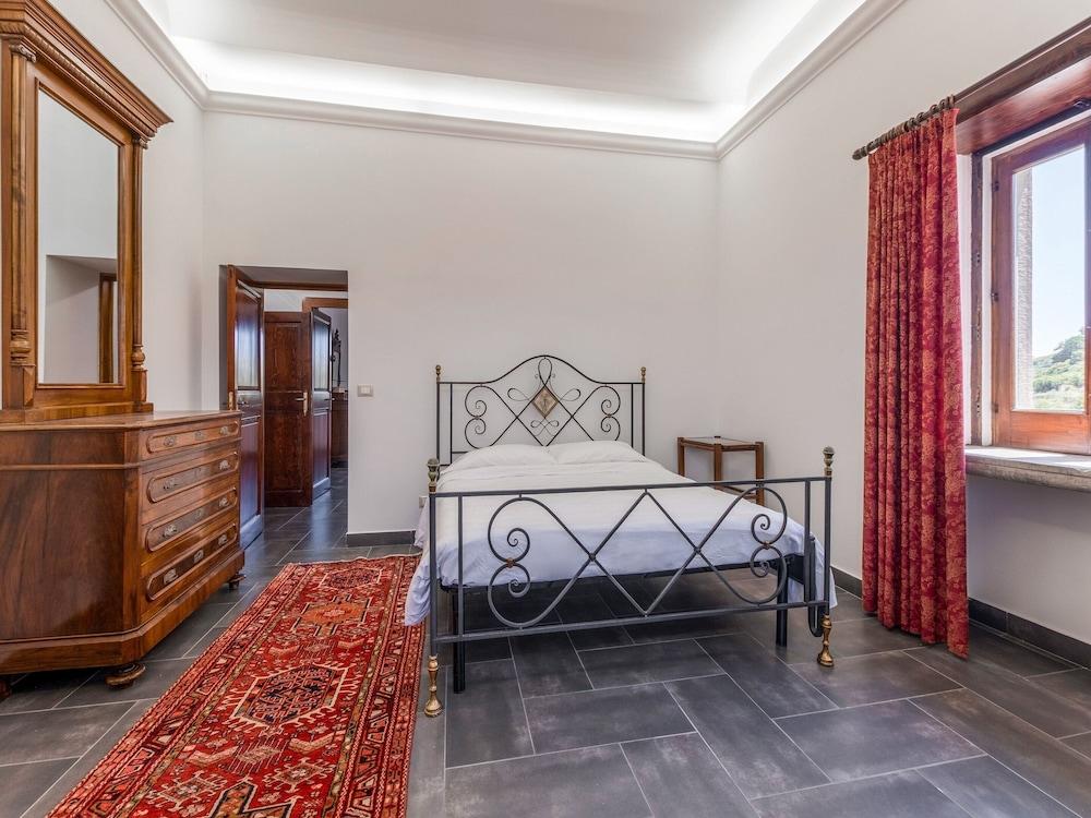 Lavish Sicilian Villa With Pool