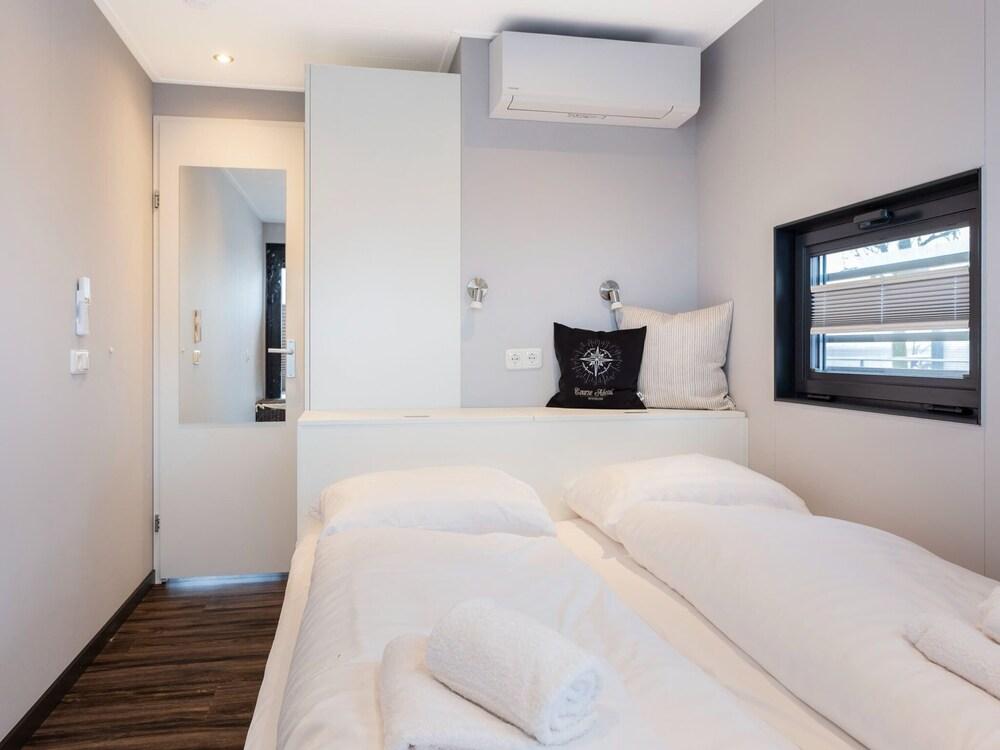 Houseboat With Stunning Views