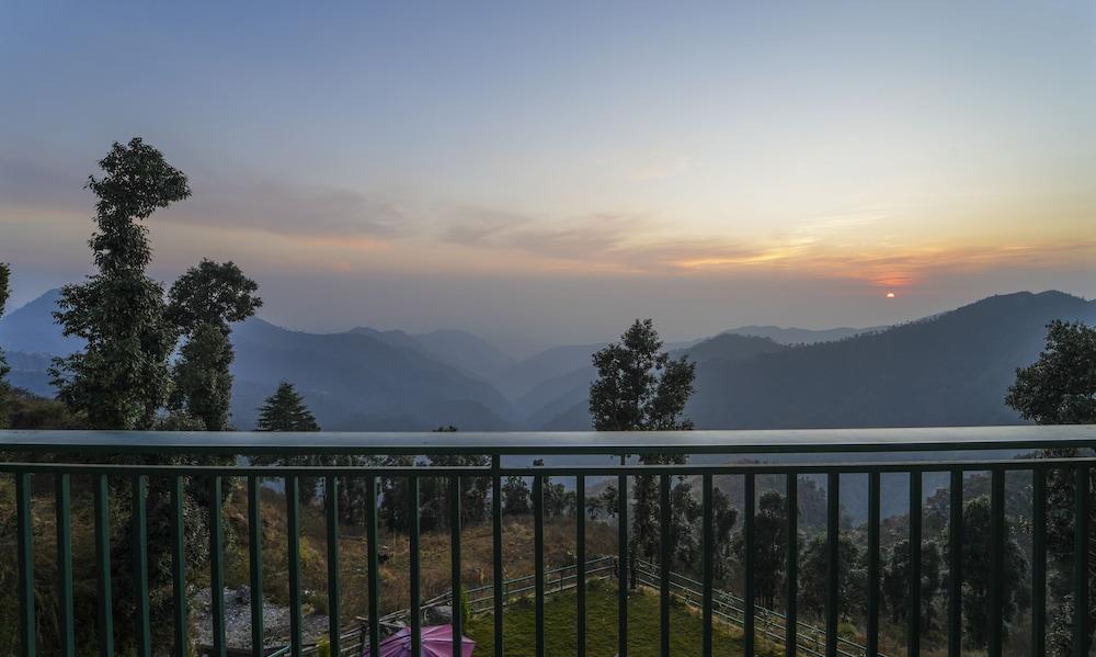 La Belle Vue by Dumnu Homes