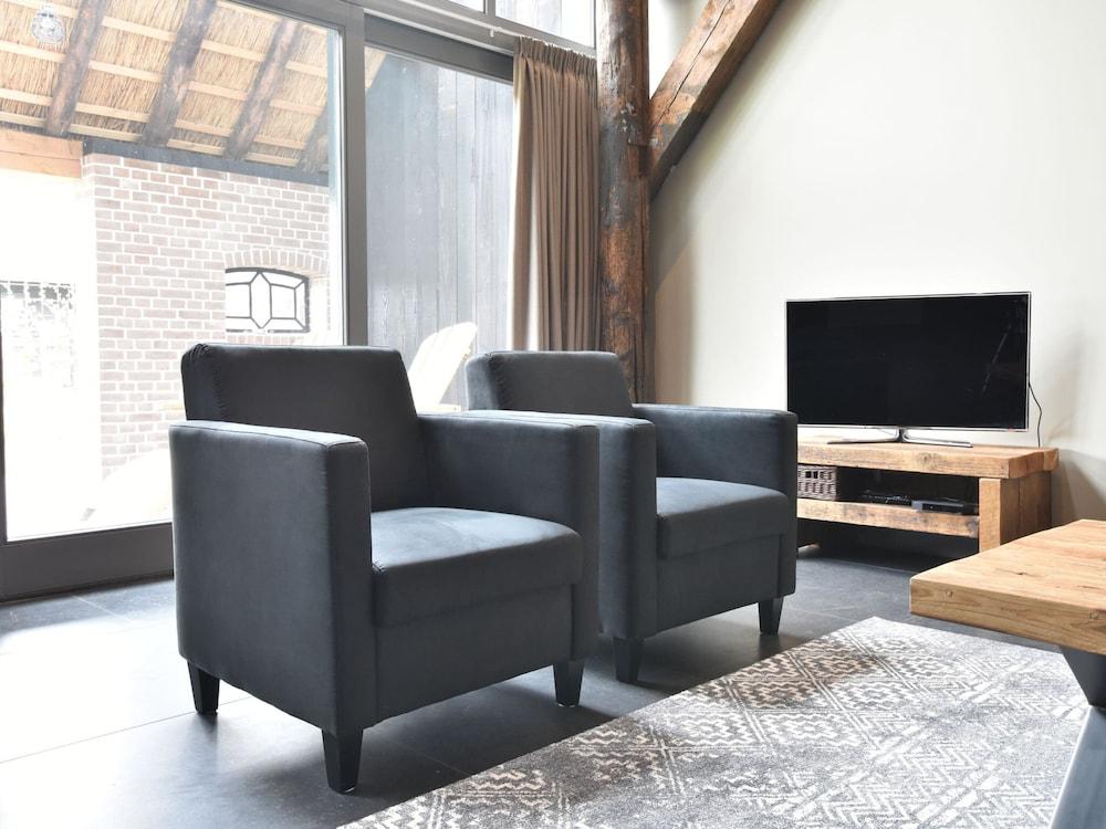 Grandeur Farmhouse in Dwingeloo