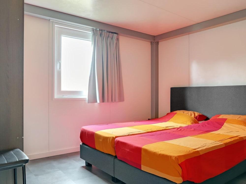 Lakeside Luxury; Sauna & Hot Tub