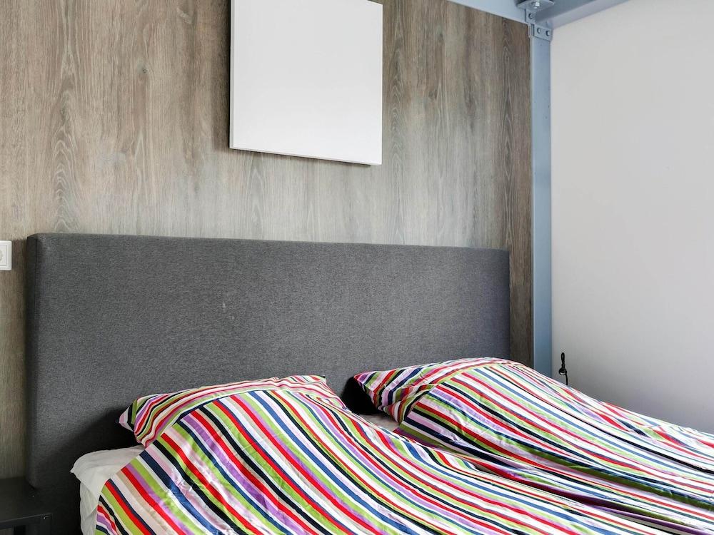 Lakeside Luxury; Sauna & Hot Tub