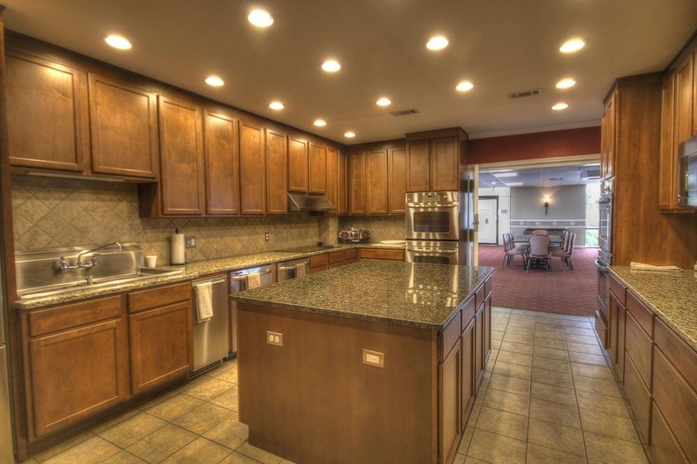 611 El Matador Condo by RedAwning