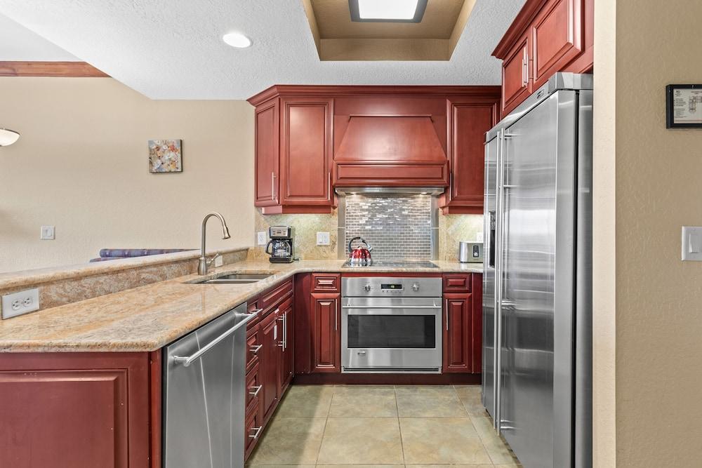 3701a Westgate 1 Bedroom Condo by RedAwning